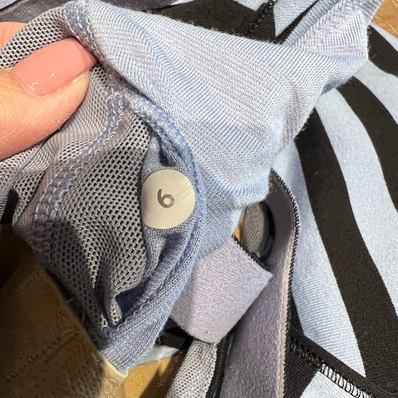 🩵 Lululemon Work It Out Tank
Sea Stripe Polar Haze Blue/Black - Picture 8 of 8